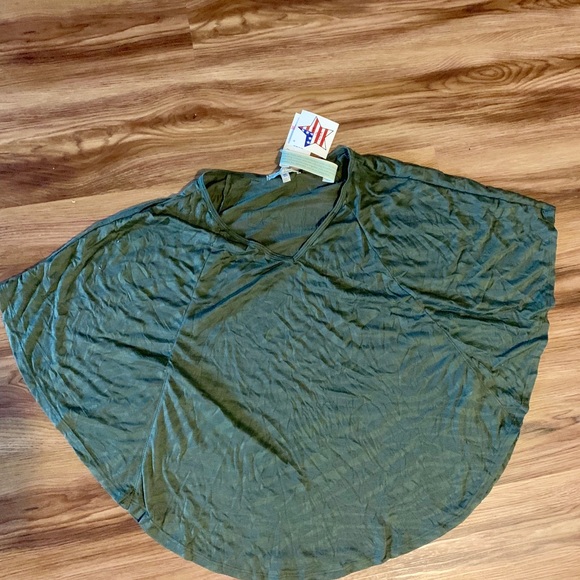 Ladies NEW Butterfly 🦋 sleeve blouse! 🦋 - Picture 1 of 5